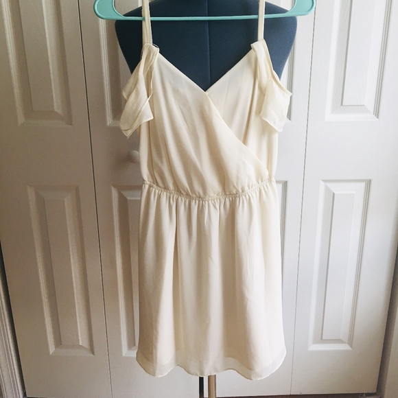 Guess Cream Beige Off the Shoulder Midi Dress - XS - Picture 6 of 6
